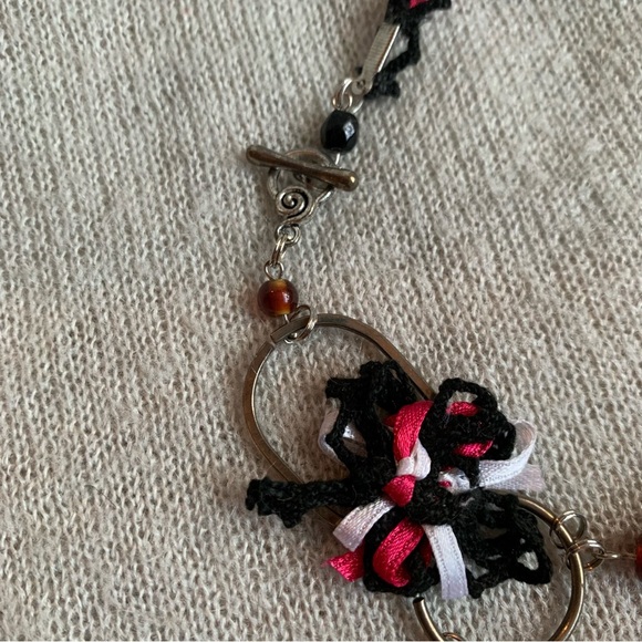 3x35$ 💀 Handmade - Skull short necklace ruban bead fabric - black white red - Picture 9 of 10